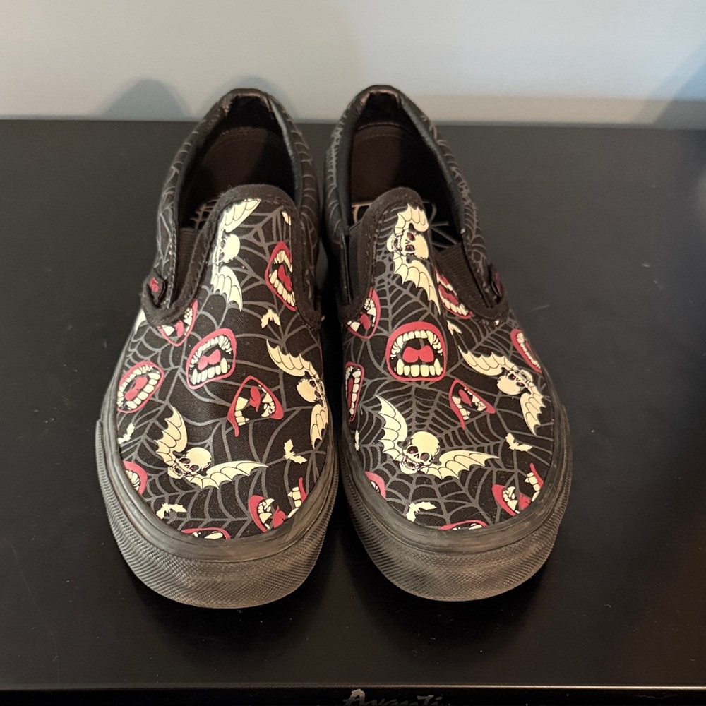 Vans off the wall Halloween bats lips bites